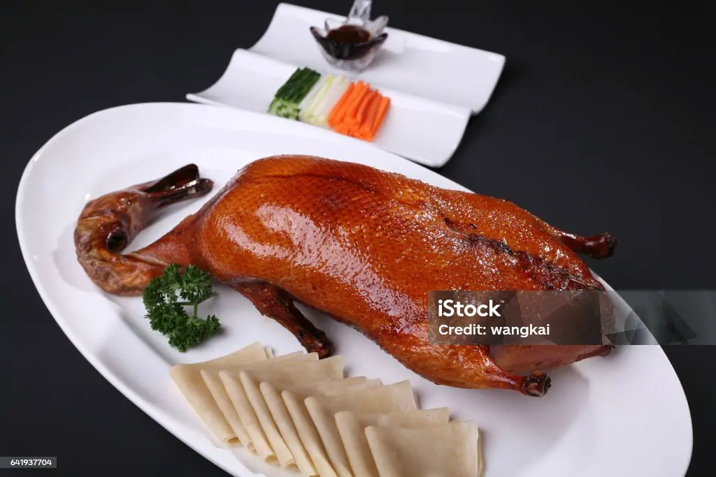 Hình ảnh Vịt quay sốt tiêu đen da giòn