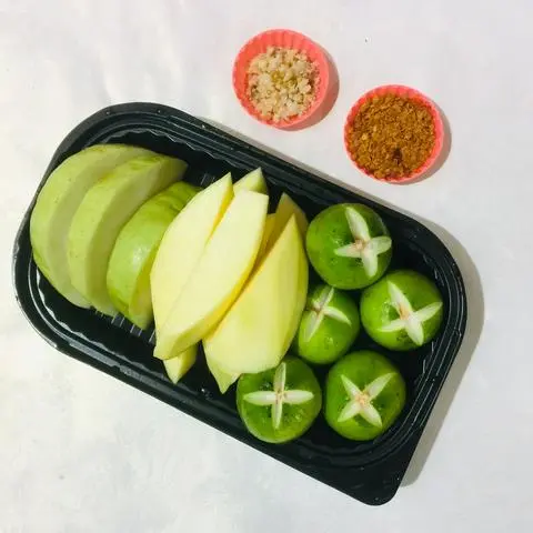 Hình ảnh Hộp mix 3 món -  xoài - ổi - táo xanh