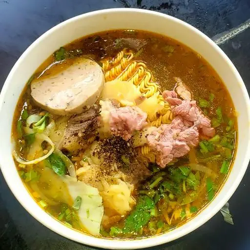 Hình ảnh Mì bò Huế tô lớn tái - chả