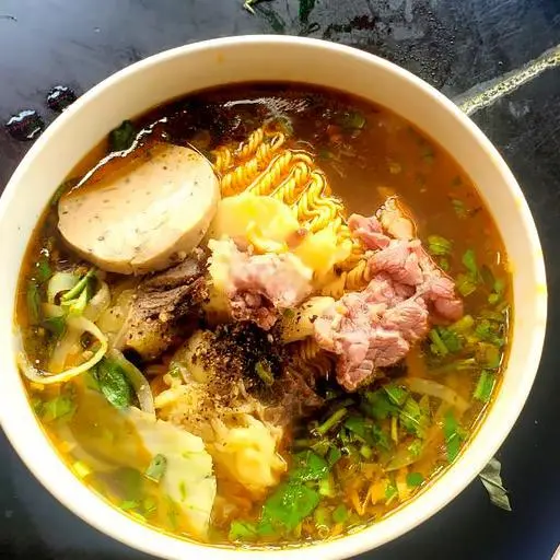 Hình ảnh Mì bò Huế tô lớn tái - nạm