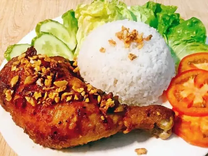 Hình ảnh cơm đùi gà chiên+măng xào 