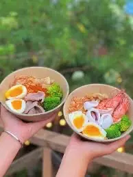 Hình ảnh Mì trộn hải sản trứng lòng đào