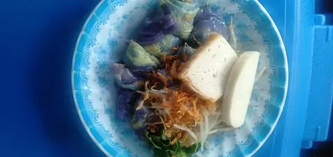 Hình ảnh Bánh cuốn hoa đậu biếc trứng