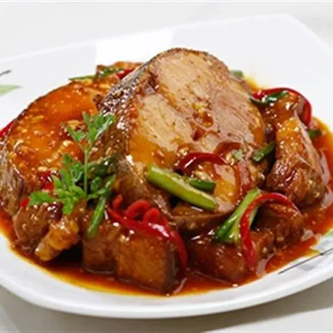 Hình ảnh Cơm niêu cá bớp kho tộ + 1 nước tự chọn