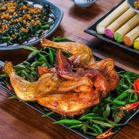 Hình ảnh Gà Nướng Lu Cô Đơn
