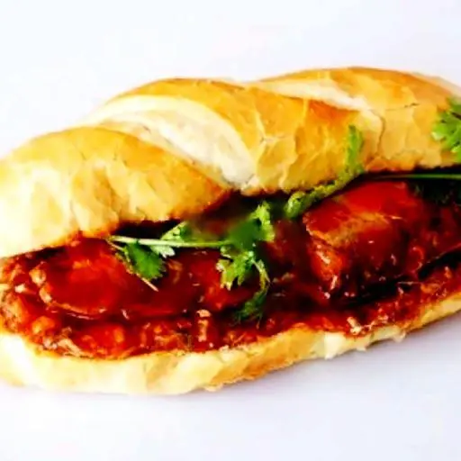 Hình ảnh Bánh mì cá mòi sốt cà nguyên hộp
