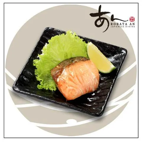 Hình ảnh "SALMON SHIO YAKI" Grilled Salted Salmon (Half size)/ Cá hồi nướng muối (phần nhỏ)
