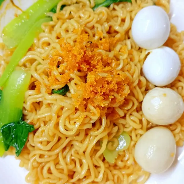 Hình ảnh Mì Trộn Trứng Cút 