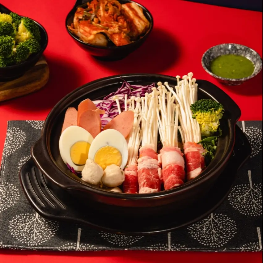 Hình ảnh Mì kim chi bò mỹ cuộn nấm trứng