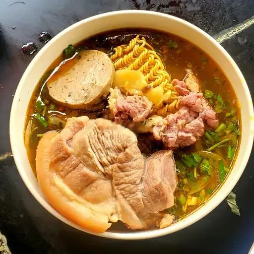 Hình ảnh Mì bò Huế tô đặc biệt Bò - giò - chả