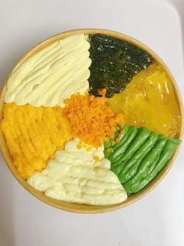 Hình ảnh Bông lan trứng muối mix 6 sốt 