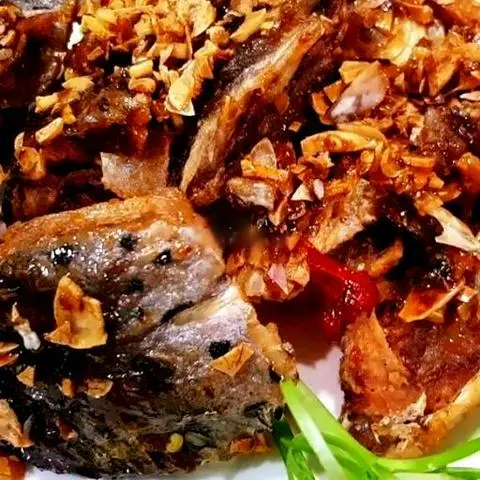 Hình ảnh Đầu cá hồi chiên nước mắm