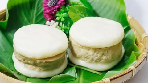 Hình ảnh Bánh Dày Kẹp Chả Lụa