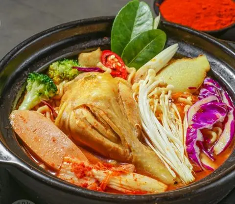 Hình ảnh Mì Lẩu Thái Đùi Gà 