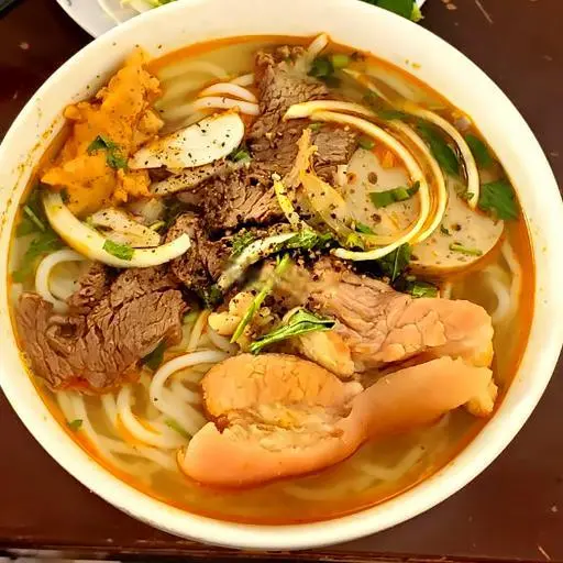 Hình ảnh Bún bò Huế tô đặc biệt Bò - giò - chả