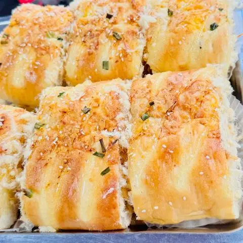 Hình ảnh Bánh Trứng Muối Chà Bông