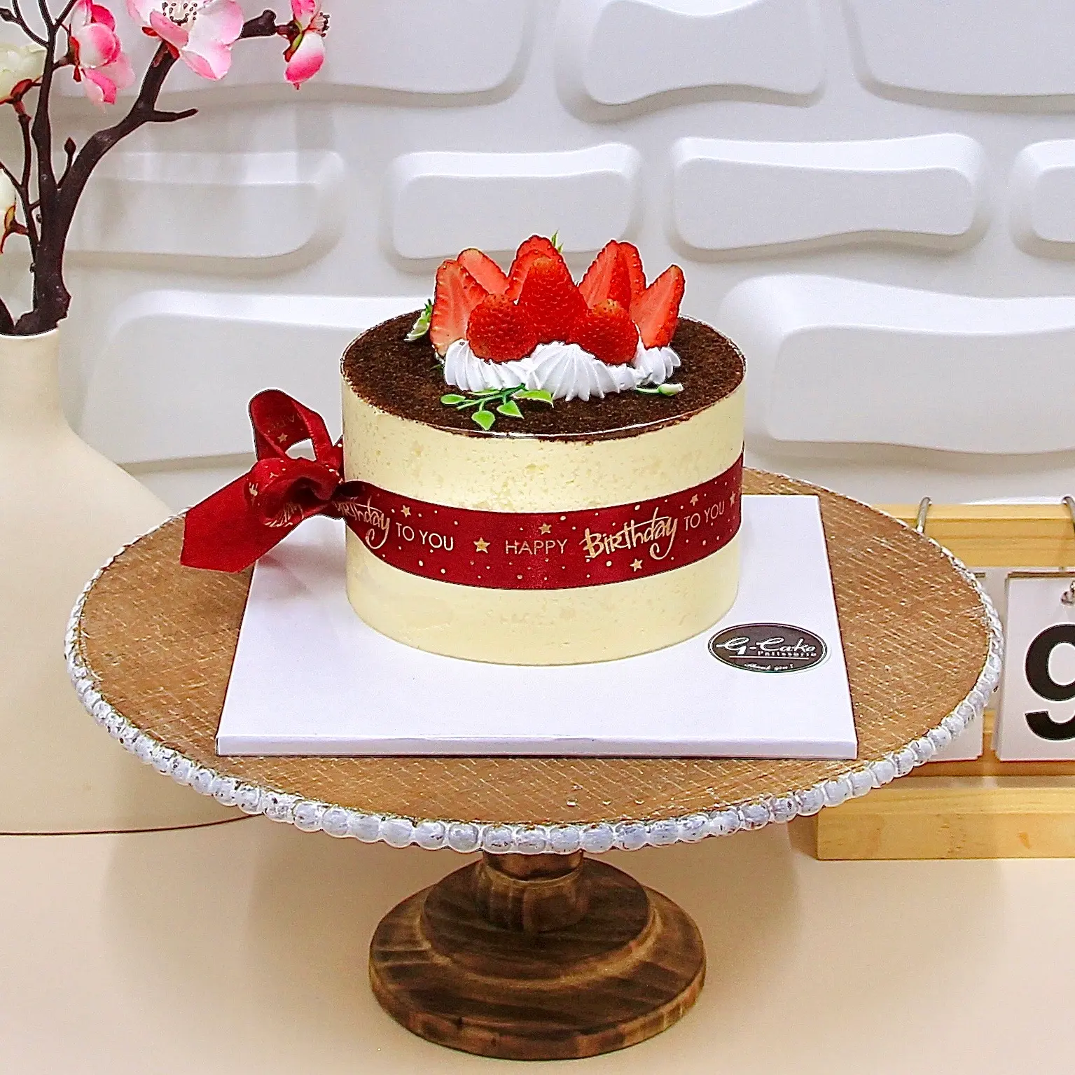 Hình ảnh Tiramisu Cake Pháp 12cm Dâu Tây Tươi