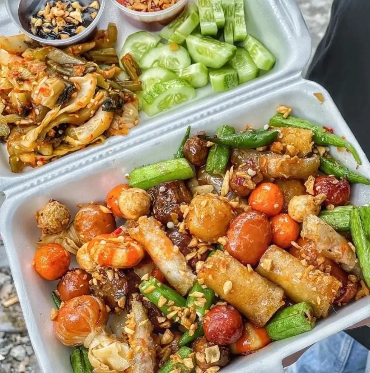 Hình ảnh Combo xiên que thập cẩm lớn sốt bơ tỏi - 1 phần nước