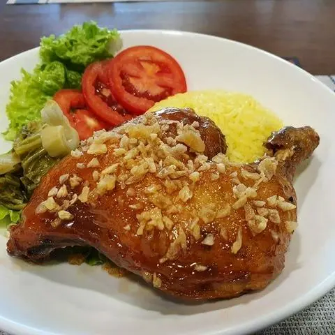 Hình ảnh cơm gà góc tư mắm tổi