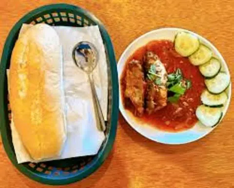 Hình ảnh Bánh mì cá hộp