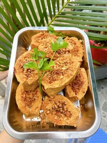 Hình ảnh Cơm đậu hũ nhồi thịt chiên
