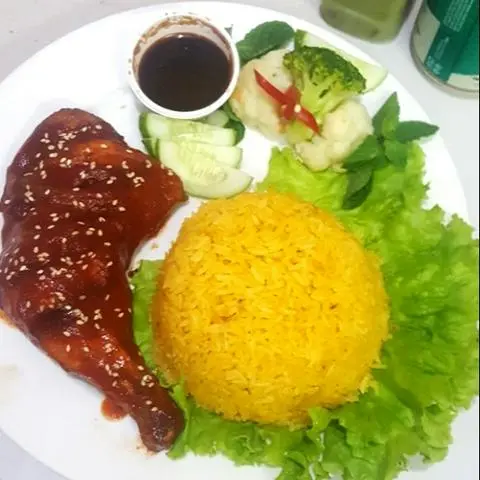 Hình ảnh Cơm chiên gà sốt chua ngọt