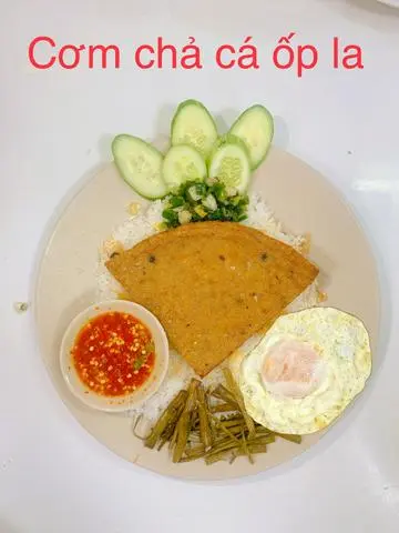 Hình ảnh Cơm Chả Cá Ốp La