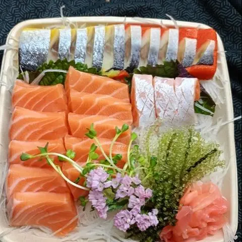 Hình ảnh Combo Sashimi cá hồi cá trích ép trứng mix - 2A