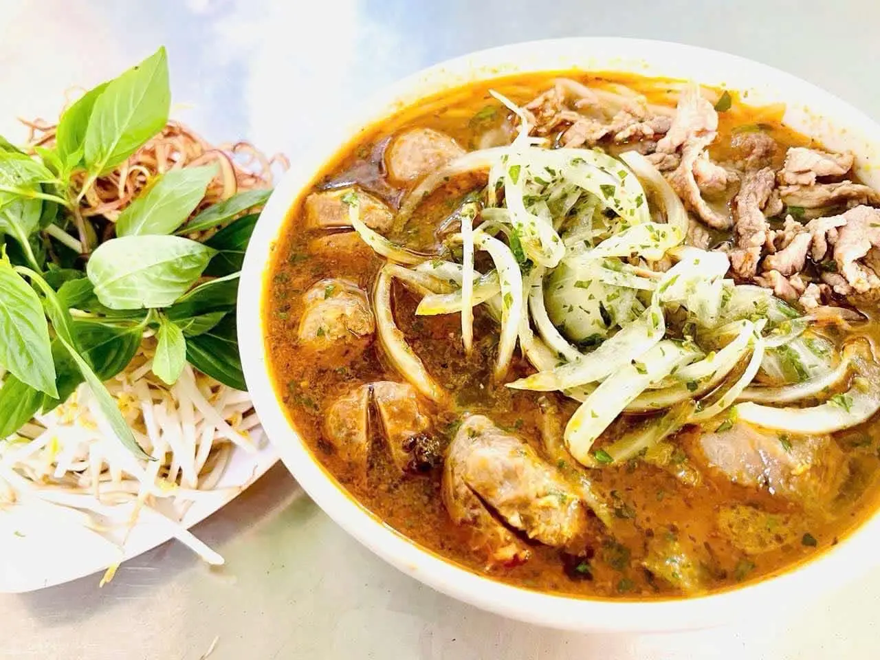 Hình ảnh Bún bò tái bò viên