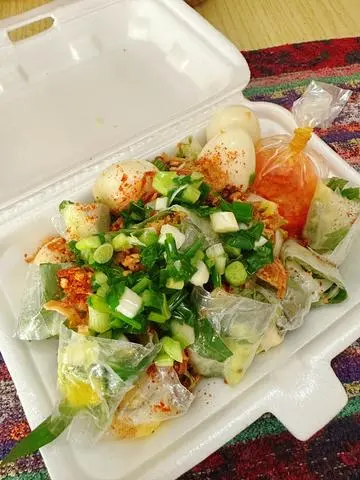 Hình ảnh Bánh tráng cuốn mỡ hành sate