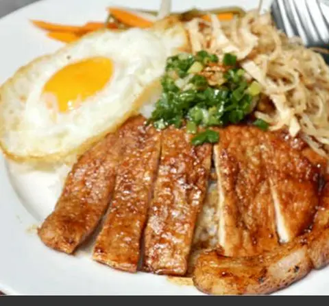 Hình ảnh CƠM TẤM SƯỜN +TRỨNG