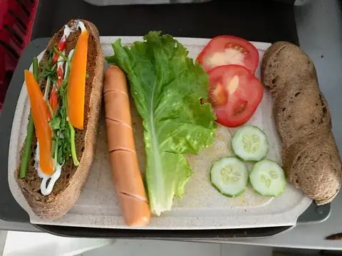 Hình ảnh bánh mì xúc xích nướng