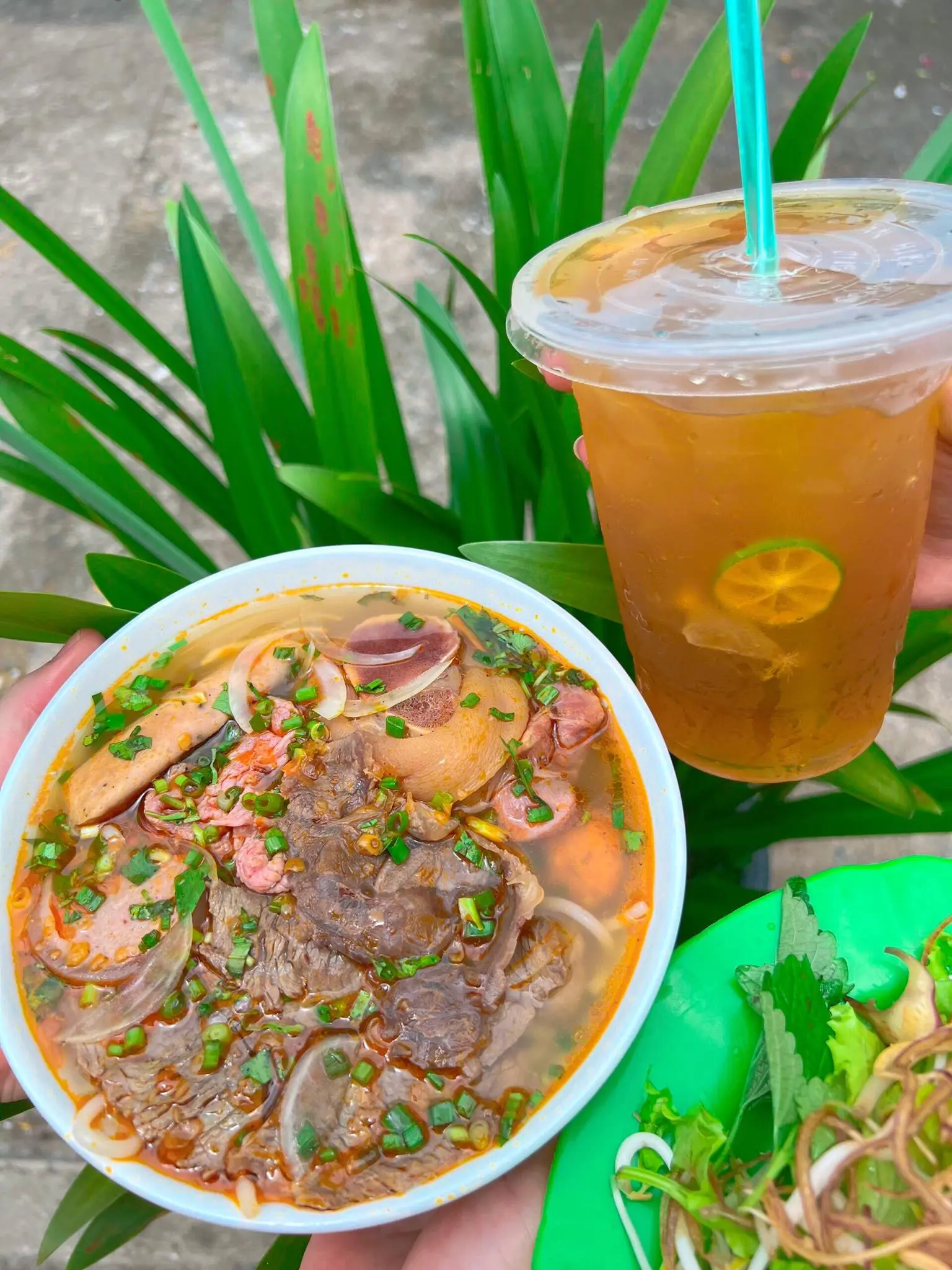 Hình ảnh Bún bò Huế đầy đủ