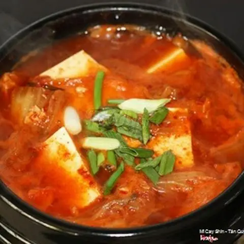 Hình ảnh Canh kim chi hải sản
