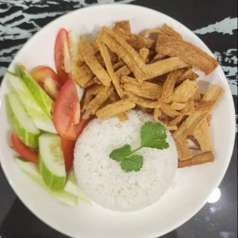 Hình ảnh Cơm Sườn Non+ Canh Thập Cẩm