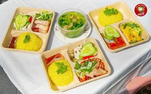 Hình ảnh Combo1: Cơm gà HN + Cơm heo quay + Cơm xá xíu QĐ + Canh cải ngọt thịt bằm 