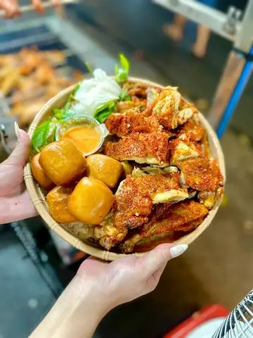 Hình ảnh Combo 1 con gà nướng kèm 8 bánh bao