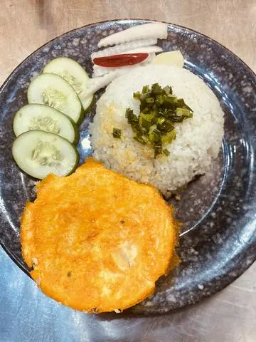 Hình ảnh Cơm Tấm lá dứa Chả