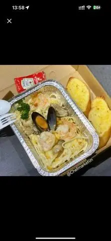 Hình ảnh Mì Ý hải sản sốt trắng - bánh mì bơ tỏi