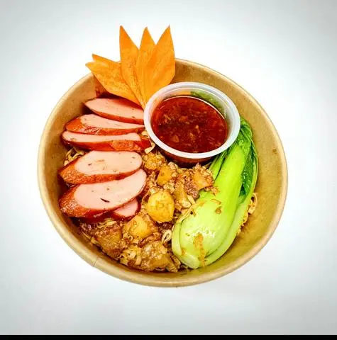 Hình ảnh Mì Trộn Xúc Xích + Nước Sốt