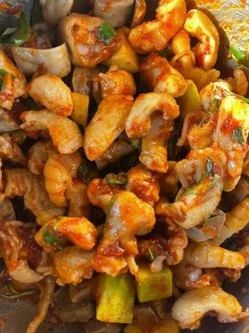 Hình ảnh Chân gà mix sụn gà sốt thái