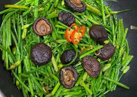 Hình ảnh Hẹ xào nấm/ tàu hủ khô