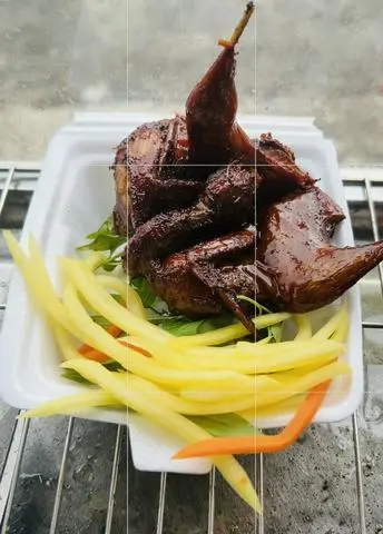 Hình ảnh 1 con cút chiên bơ 