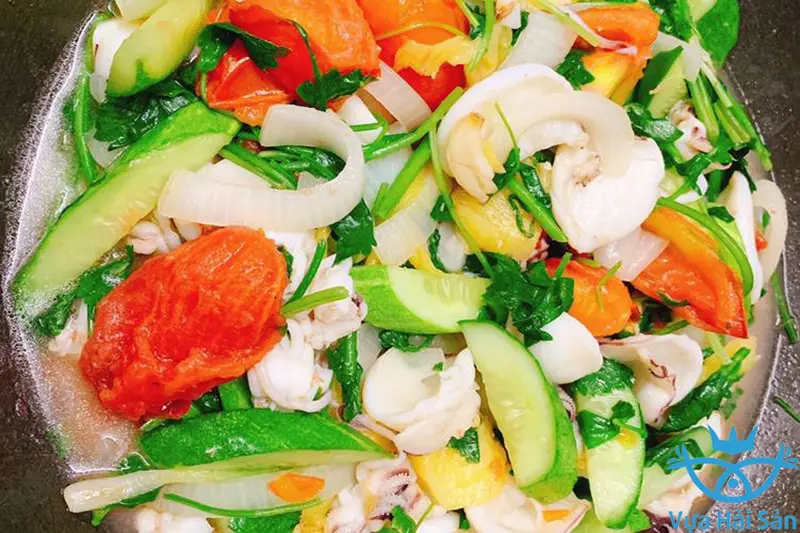 Hình ảnh Cơm mực xào dưa leo