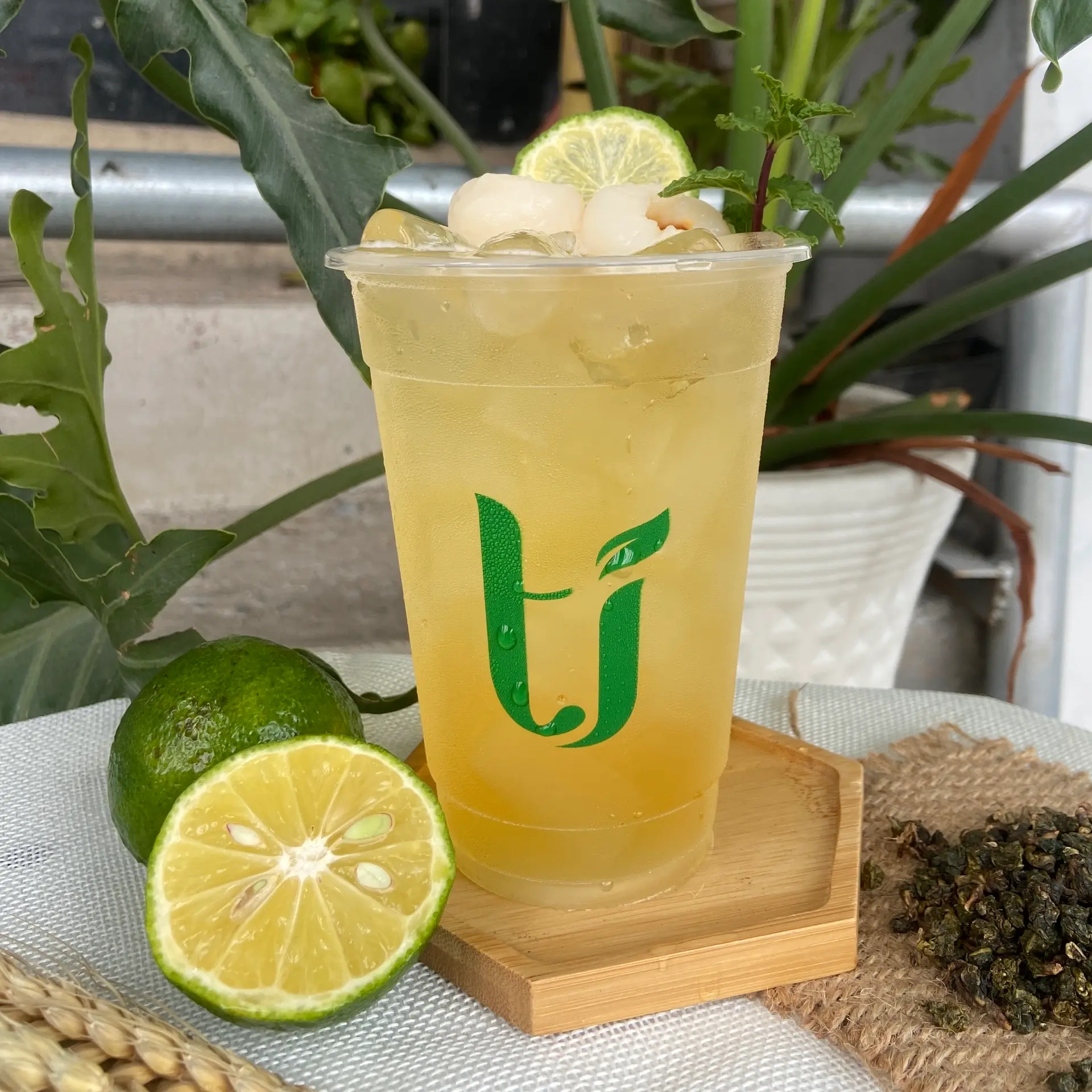 Hình ảnh Trà Oolong vải chanh - M 500ml