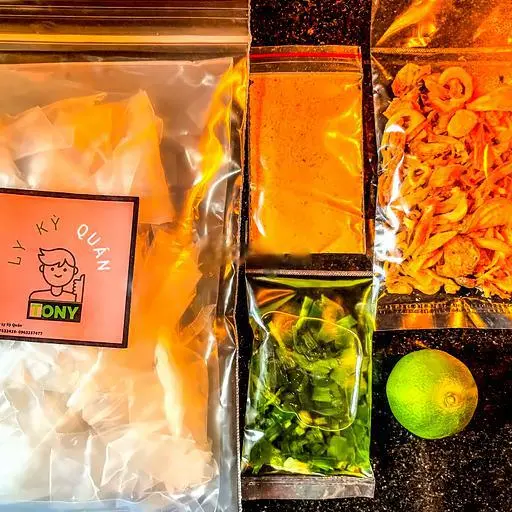 Hình ảnh Bánh tráng muối nhuyễn hành phi mỡ hành