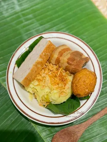Hình ảnh Xôi Xéo Thịt Kho+Trứng Kho+Chả Mỡ Nướng HN