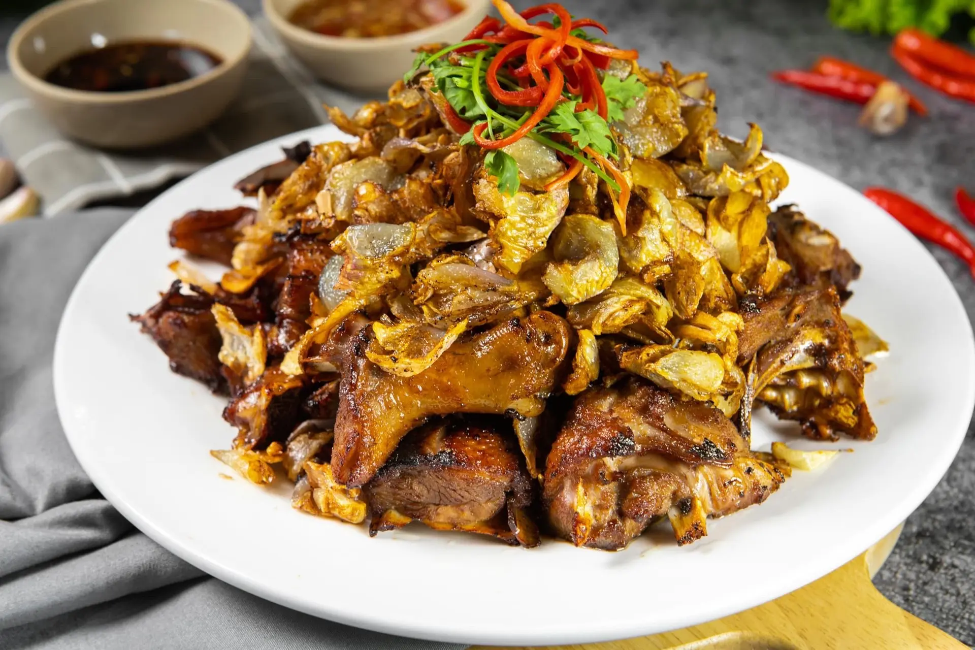Hình ảnh Ngan cháy tỏi, kèm bún 