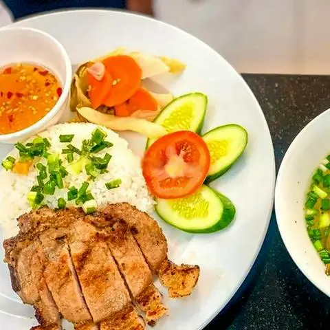 Hình ảnh Cơm tấm sườn nướng than