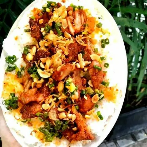 Hình ảnh Bánh hỏi thịt nướng kèm rau